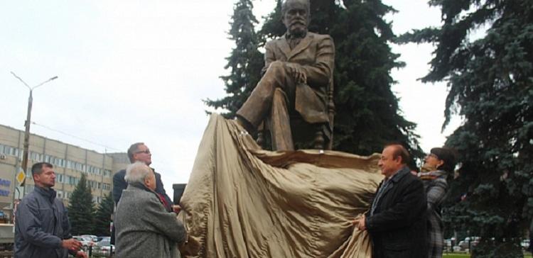 В Туле торжественно открыли памятник Глебу Успенскому