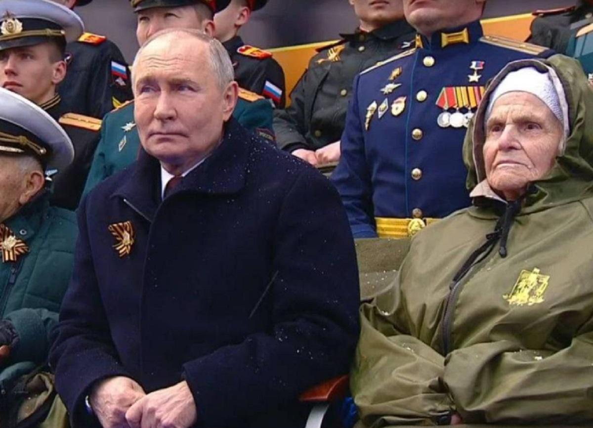 Обучила 24 женщин-снайперов: Кто сидел на параде рядом с Путиным?