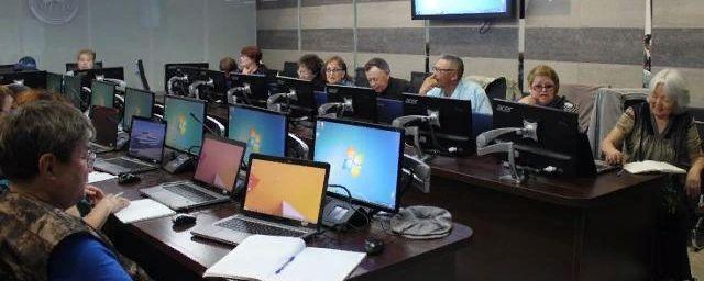 В Якутске пенсионеров обучают работе с компьютером