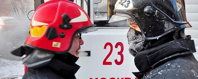 На юге Москвы при пожаре в квартире пострадали два человека