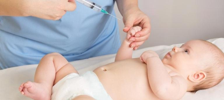 В Австралии 142 тысячи семей лишили пособий за отказ от прививок