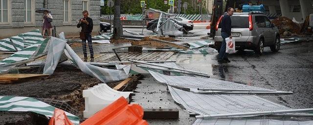 В Москве более 1000 спасателей ликвидируют последствия урагана