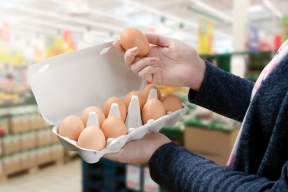 Эксперт Марков рассказал, какие наценки делают магазины на куриное яйцо в России