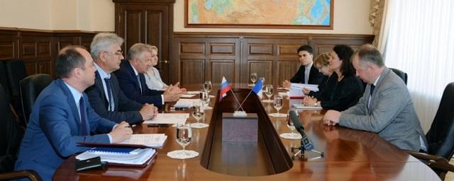 Губернатор Хабаровского края встретился с послом Франции в РФ