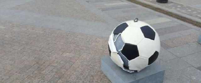 Вандалы снова изрезали «футбольные» чехлы антитаранов в Пензе