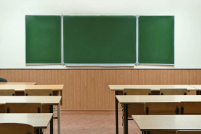 Дефицит кадров в Омске вынудил школы искать в учителя студентов