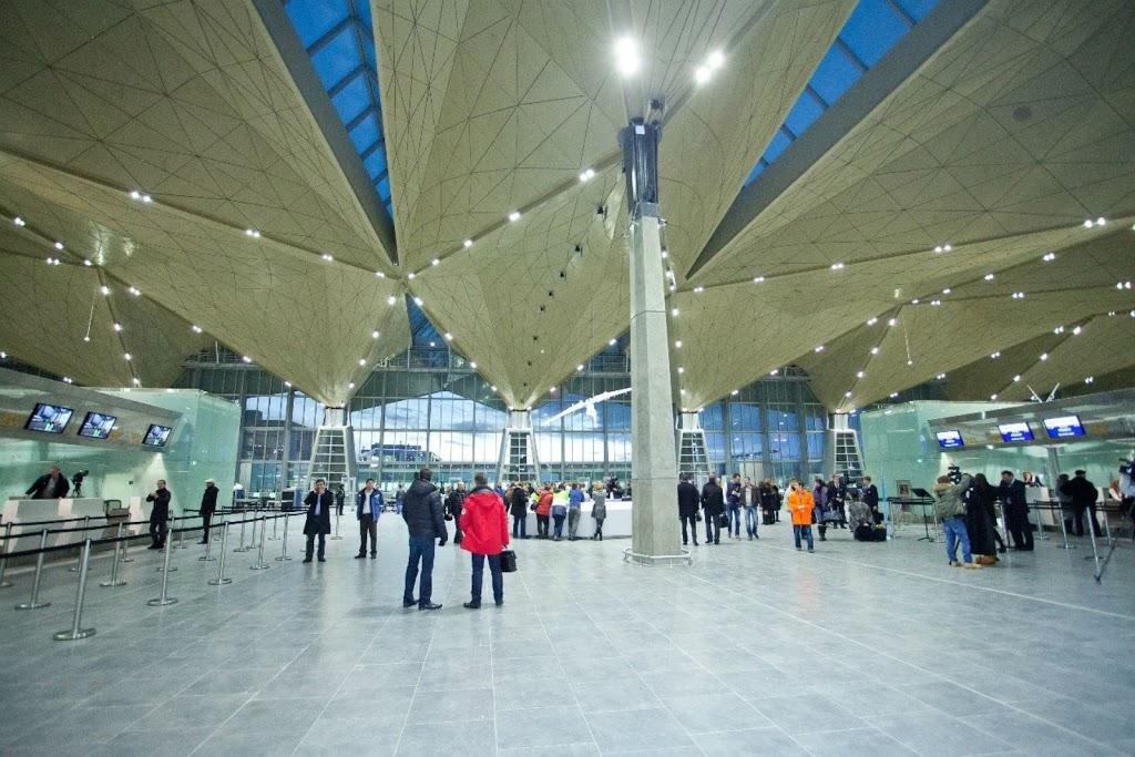 Аэропорт Пулково эвакуируют из-за сообщения о взрывном устройстве
