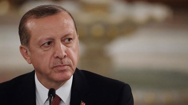 Президент Турции Эрдоган упал в обморок во время молитвы в мечети‍