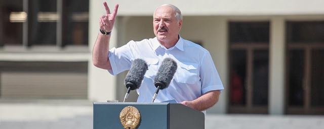 Лукашенко заявил, что «встает на колени» перед митингующими в Минске