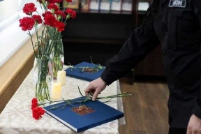 В Саянгорский краеведческий музей Хакасии передали «Альбом памяти» о сотруднике ОМОНа