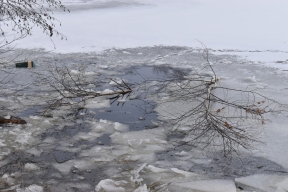 В Приморском крае на реке Каменка под лед провалились дети