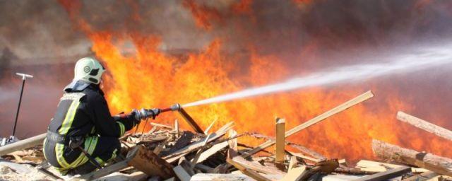 В Иркутске произошел пожар на лесоперерабатывающем заводе