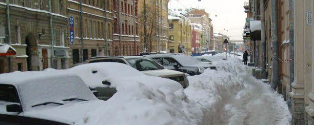 700 единиц дорожной техники убирали снег с дорог Санкт-Петербурга