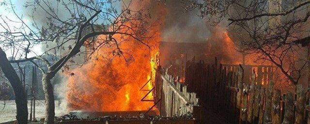 Из-за крупного пожара в Ялте сгорел шашлычный дворик