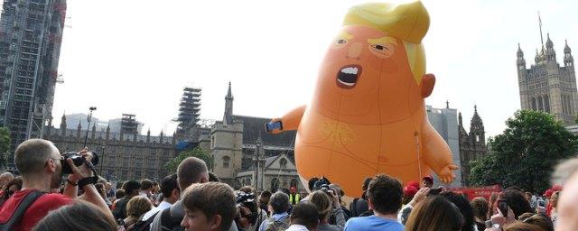 В небо над Лондоном запустили шар «малыш Трамп»