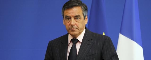 Фийон извинился за трудоустройство жены в парламент Франции