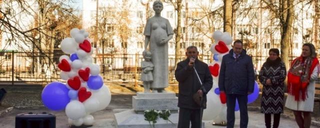 В Йошкар-Оле прошло открытие памятника ко Дню матери