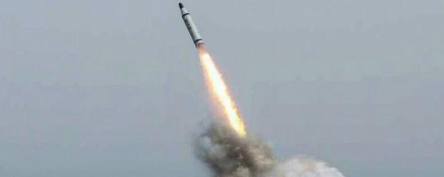 Военные КНДР запустили баллистическую ракету с подводной лодки