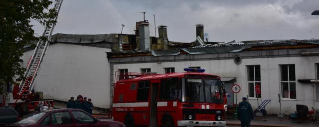 На Амурской улице в Москве снова горит склад