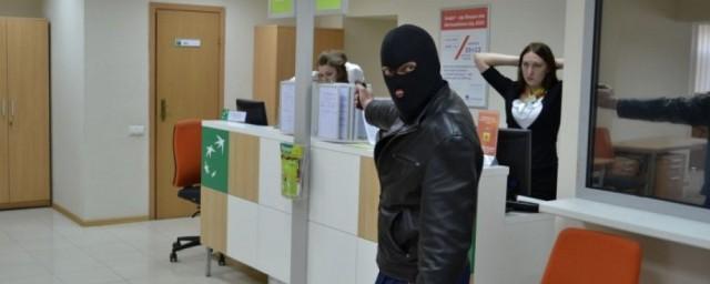Житель Ижевска пытался ограбить банк с предметами, похожими на оружие