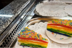 В кафе Дзержинска убрали из продажи «радужные» пирожные