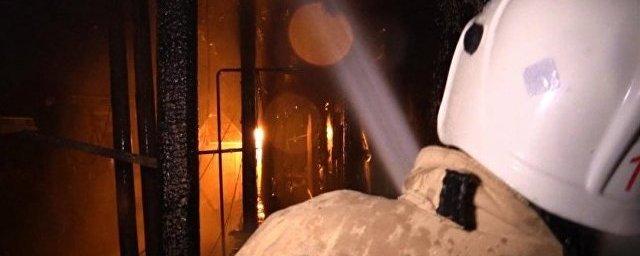 Из горящего дома в Керчи пожарные спасли трех человек