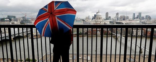 СМИ: Посольство РФ в Лондоне сократит штат из-за проблем с визами