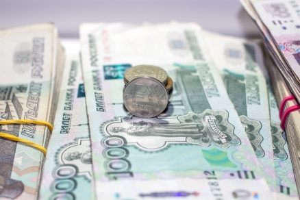 REX: рубль укрепился по отношению к доллару и евро