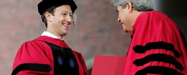 Цукерберг получил ученую степень в Гарварде спустя 12 лет