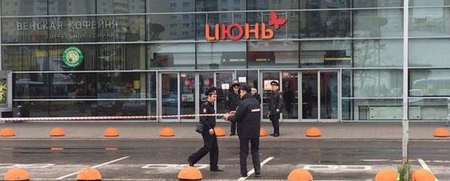 В Петербурге одновременно эвакуировали 19 торговых центров