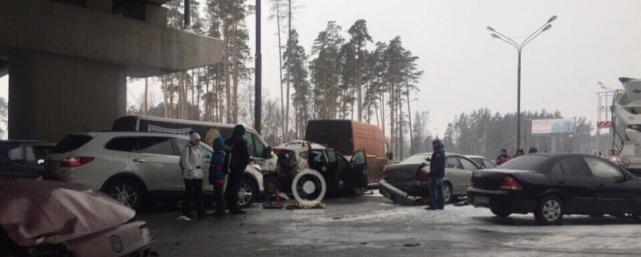 Опубликованы видеозаписи с места аварий 27 машин в Подмосковье