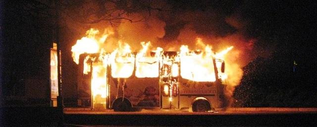Под Махачкалой сгорел пассажирский автобус