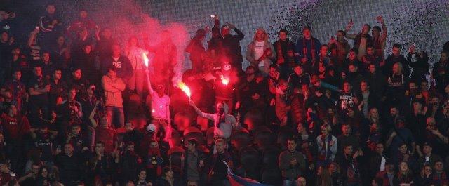 Полиция задержала фанатов, жегших на играх «Краснодара» пиротехнику