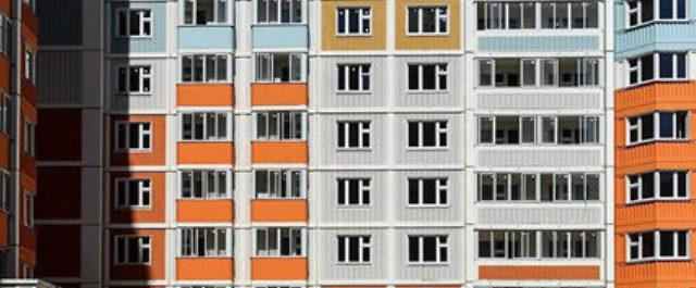 Красноярские власти для жильцов аварийных домов купят 82 квартиры