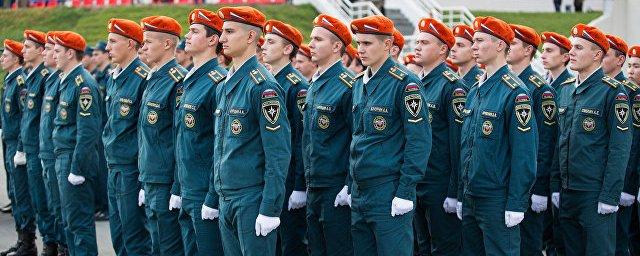 В Петербурге восемь курсантов МЧС попали в больницу с отравлением