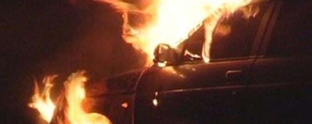 В Омске на Левобережье за ночь сгорели два автомобиля