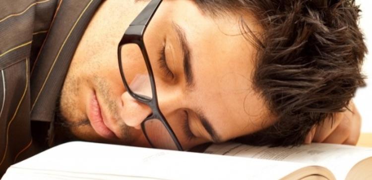 Ученые: Отсыпаться на выходных опасно для здоровья