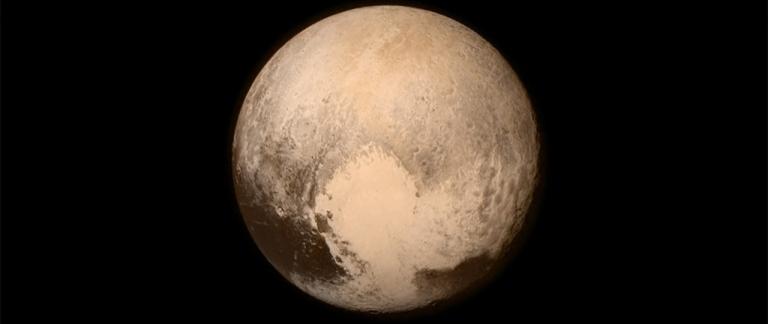 NASA показало цветное видео приближения New Horizons к Плутону