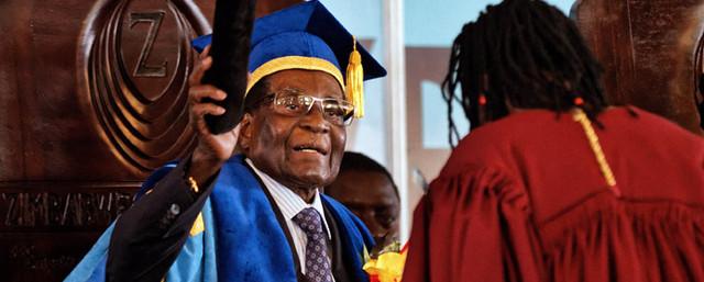 Президент Зимбабве впервые появился на публике после военного путча