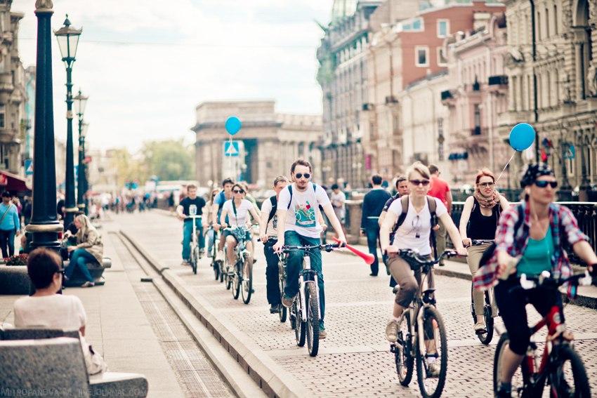 Власти Петербурга предложили горожанам платные велопарковки