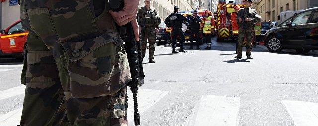 Экстремист ранил двоих полицейских во французском Реюньоне