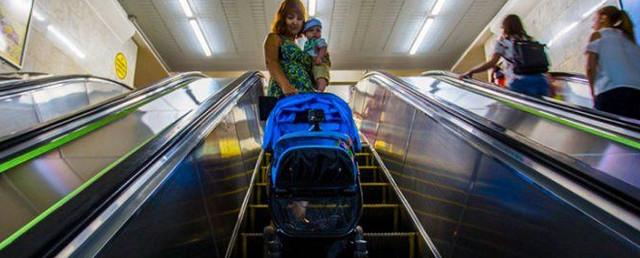 Минтранс отказался от запрета на перевозку детей в колясках в метро