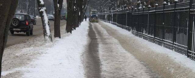 В Калининграде за ночь от снега очистили более 100 улиц