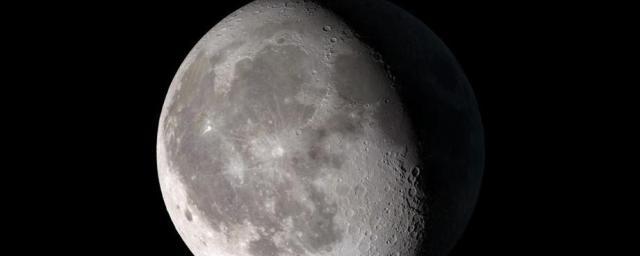 Астрономы обнаружили участки с гололедом на Луне