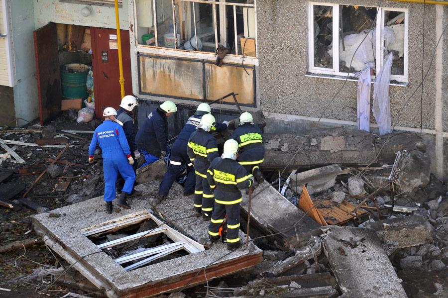 В жилом доме Омска прогремел взрыв, обрушилась часть стены