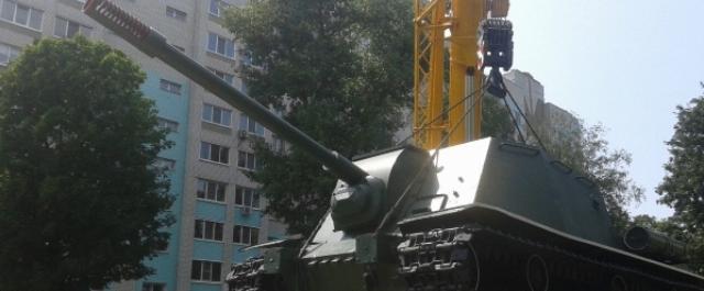 В Фокинском районе Брянска установили артиллерийскую самоходку
