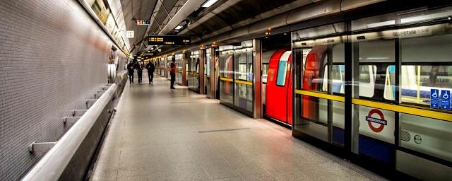 В метро Лондона избили бывшего британского посла