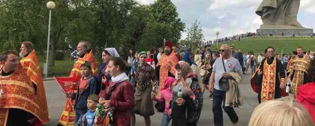 В Волгограде прошел крестный ход с Урюпинской иконой Божией Матери