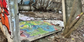 В Подмосковье бетонный забор раздавил 7-летнюю девочку