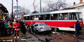В Краснодаре число пострадавших в ДТП с участием трамвая и двух машин возросло до шести